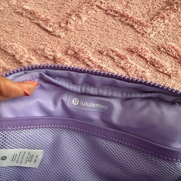 Lululemon Light Purple Belt Bag, New With Tags - Picture 7 of 8